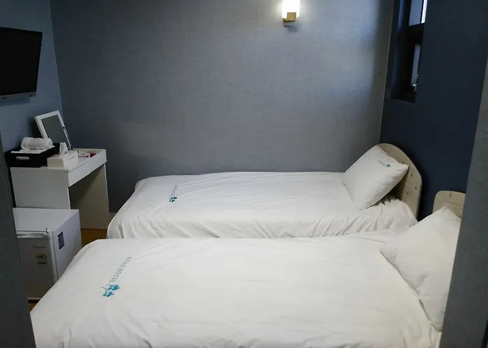 Roadhouse Hongdae Shinchon 3* Seul