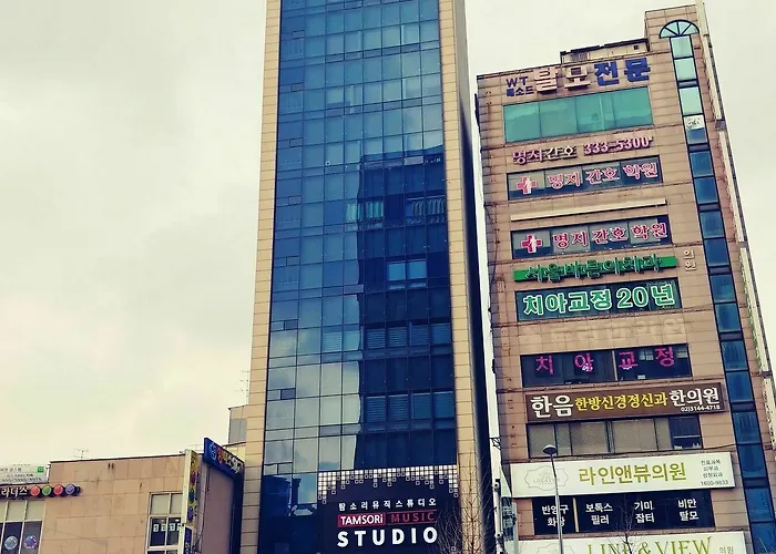 Roadhouse Hongdae Shinchon Affittacamere Seul
