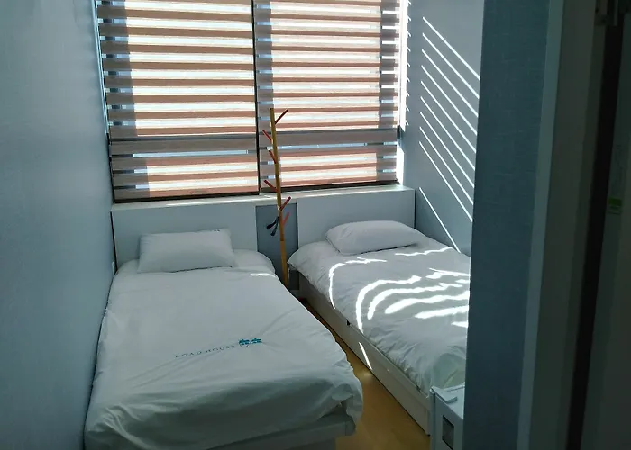Roadhouse Hongdae Shinchon 3*