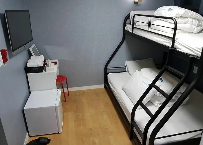 Roadhouse Hongdae Shinchon 3* Seul