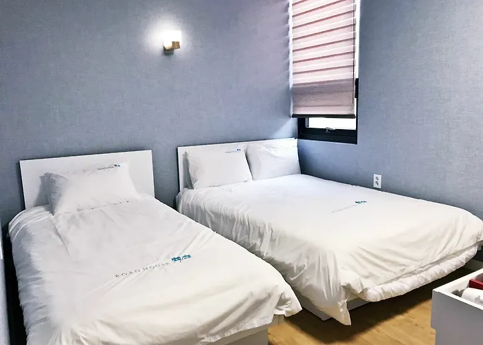 Roadhouse Hongdae Shinchon 3*